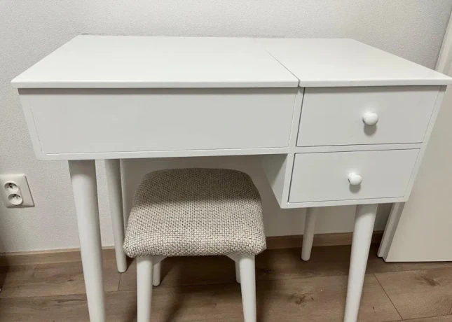 ikea-kozmetickymakeup-stolik-big-0