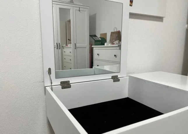 ikea-kozmetickymakeup-stolik-big-3