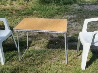 predam-rozkladaci-stol-2x-stolicka