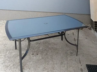 zahradny-stol-150x90x72-dsv-zo-sklom-ako-novy