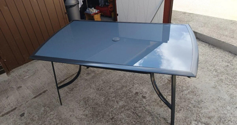 zahradny-stol-150x90x72-dsv-zo-sklom-ako-novy-big-3