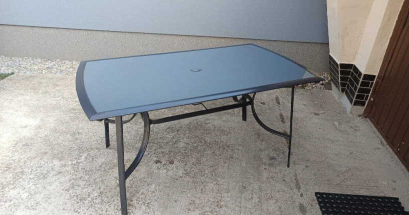 zahradny-stol-150x90x72-dsv-zo-sklom-ako-novy-big-0
