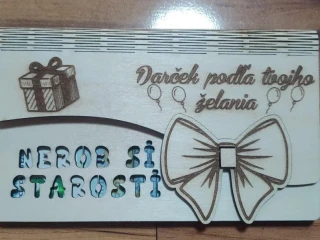 darcekova-drevena-obalka-na-peniaze-s-motivom