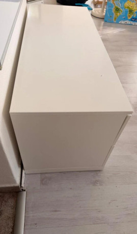 biela-ikea-komoda-skrinka-4-zasuvky-big-3