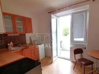 na-predaj-1-izbovy-byt-v-dubnici-nad-vahom-34-m2