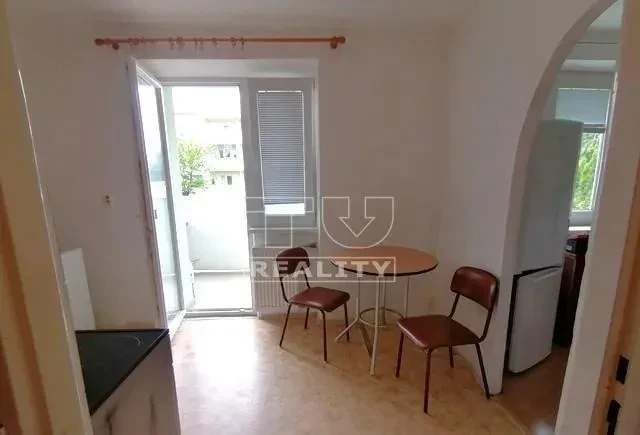 na-predaj-1-izbovy-byt-v-dubnici-nad-vahom-34-m2-big-4