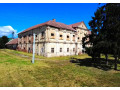 kastiel-plny-historie-a-krasy-baroka-v-prostredi-lipovej-a-small-3