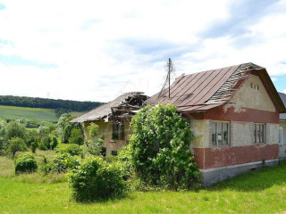 stary-dom-s-krasnym-pozemkom-15-arov