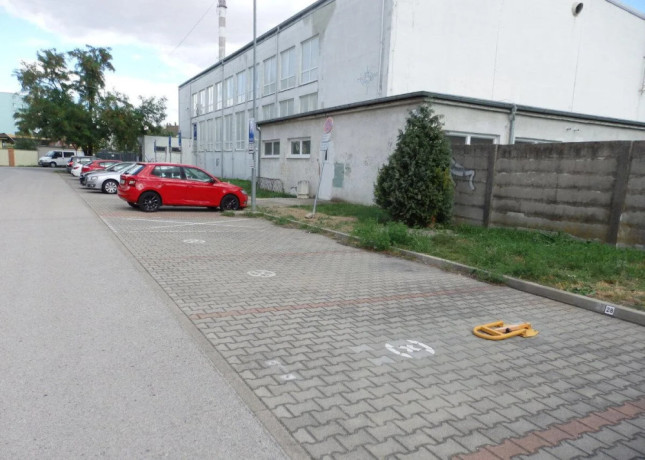 parkovacie-miesto-meander-sered-big-4