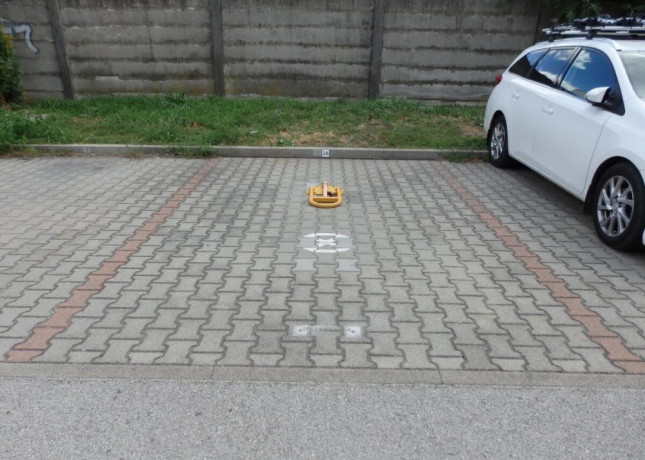 parkovacie-miesto-meander-sered-big-0