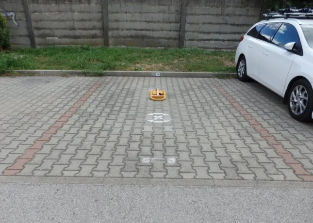 parkovacie-miesto-meander-sered-big-0