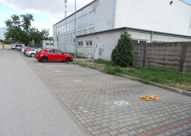 parkovacie-miesto-meander-sered-big-4