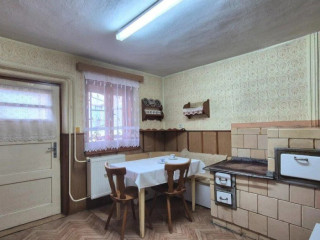 starsi-vidiecky-dom-pozemok-918m2-hermanovce-okr-presov