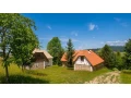 chalupa-s-vacsim-pozemkom-v-krasnom-prostredi-budinskych-l-small-0