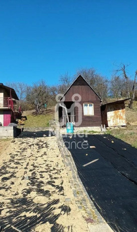 chatka-so-zahradou-v-zahradkarskej-osade-banovce-nad-bebravo-big-0