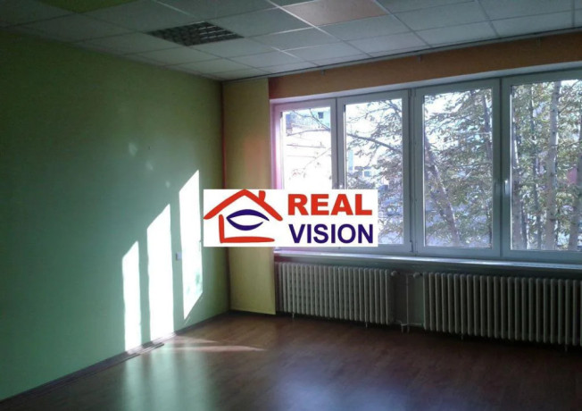 zdravotnicka-budova-na-namesti-svegidia-poprad-centrum-big-4
