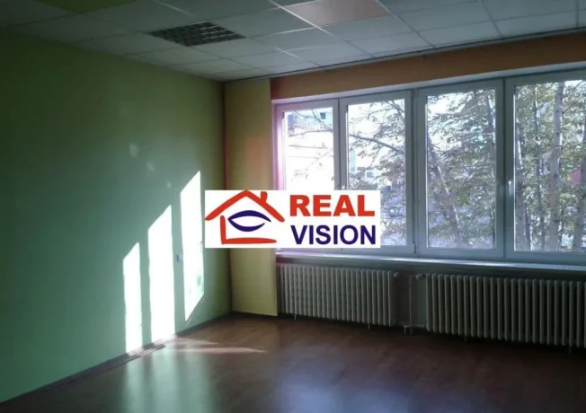 zdravotnicka-budova-na-namesti-svegidia-poprad-centrum-big-4