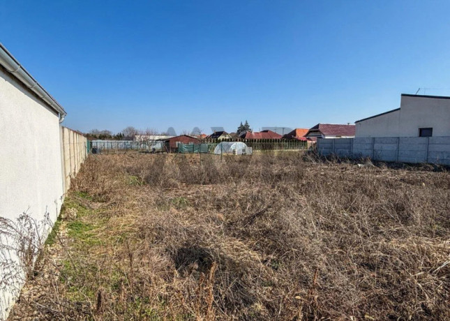 stavebny-pozemok-455m2-na-predaj-banov-okr-nove-zamky-big-0