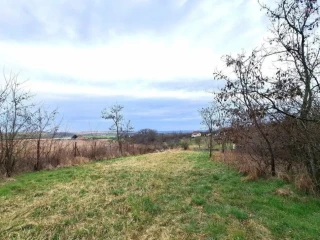 predaj-pozemku-985-m2-nitrianske-hrnciarovce