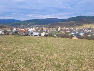stavebny-pozemok-s-krasnym-vyhladom-nad-obcou-jasenica-pri