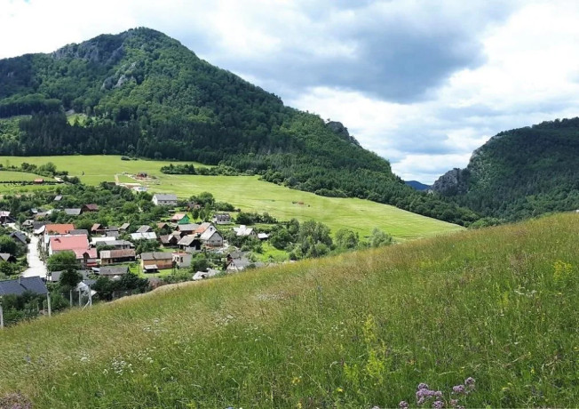 vacsi-pozemok-s-vyhladom-nad-obcou-zaskalie-pri-povazskej-big-4