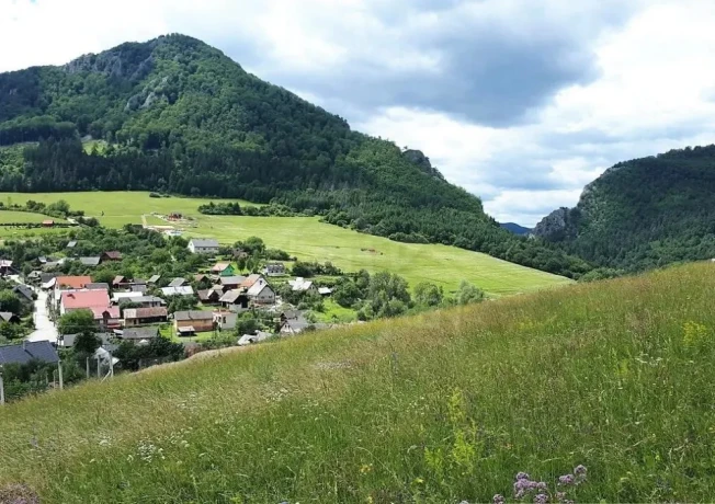 vacsi-pozemok-s-vyhladom-nad-obcou-zaskalie-pri-povazskej-big-4