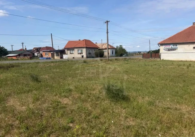 exkluzivne-investicny-pozemok-v-intravilane-obce-ciz-big-4