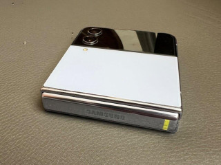 predam-ako-novy-samsung-z-flip-4-256gb