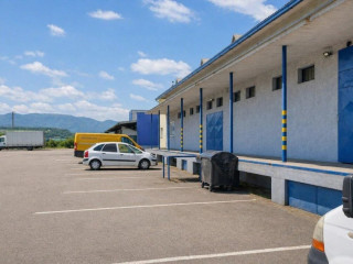 skladovo-prevadzkovy-objekt-2-500-m2-rampa-nakladny-vytah