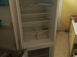 chladnicka-s-mraznickou-zanussi