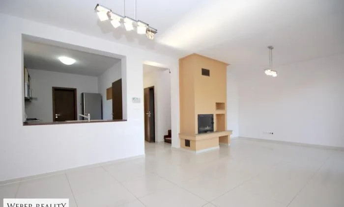 5-izbrd-podbiskupice-s-garazou-a-zahradou-big-2