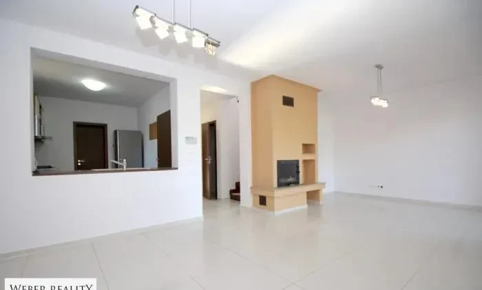 5-izbrd-podbiskupice-s-garazou-a-zahradou-big-2