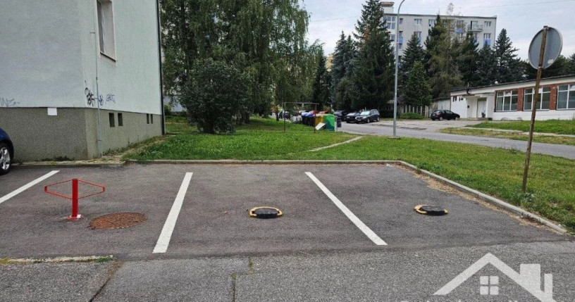 prenajom-parkovacich-stati-na-sidlisku-sekier-big-0