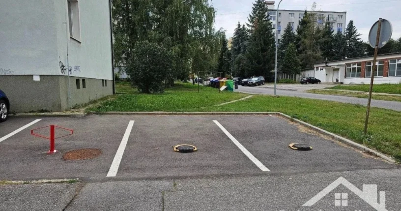prenajom-parkovacich-stati-na-sidlisku-sekier-big-0