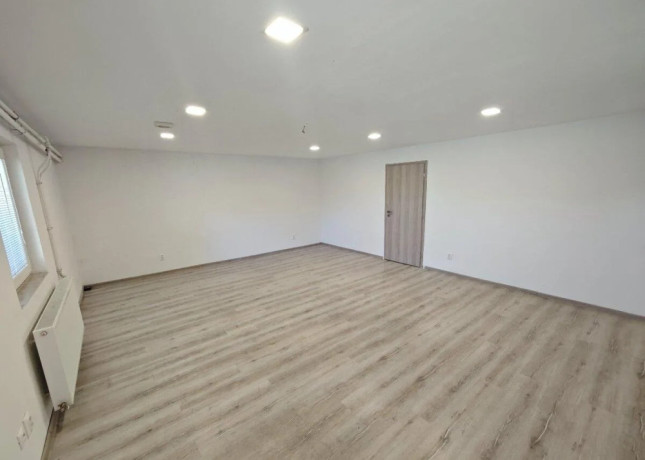 ponukame-na-prenajom-kancelarske-priestory-so-zazemim-big-0