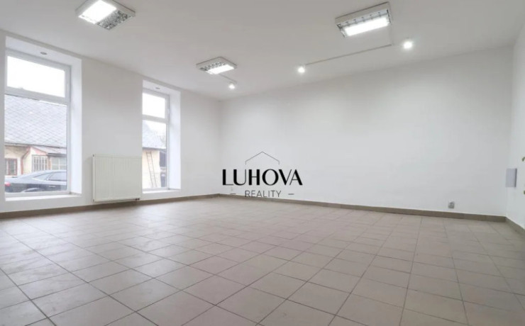 na-prenajom-priestor-na-prizemi-v-centre-mesta-puchov-big-1
