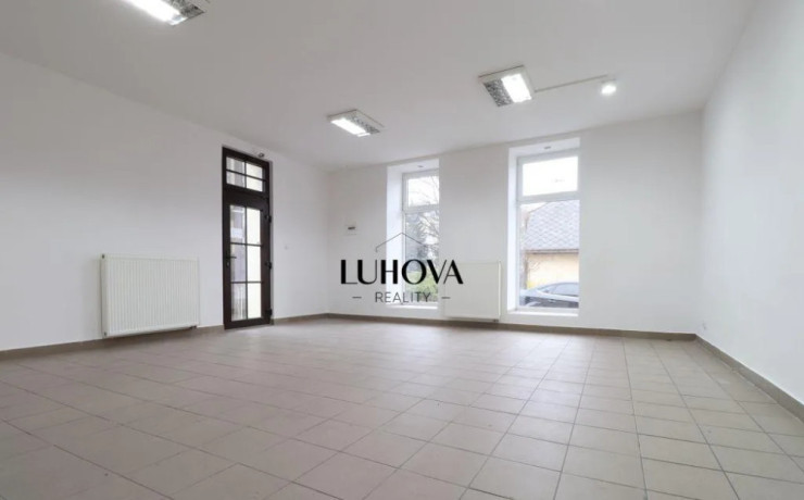 na-prenajom-priestor-na-prizemi-v-centre-mesta-puchov-big-0