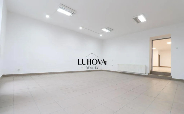 na-prenajom-priestor-na-prizemi-v-centre-mesta-puchov-big-2