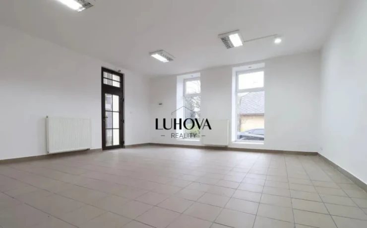 na-prenajom-priestor-na-prizemi-v-centre-mesta-puchov-big-0