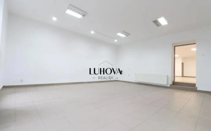 na-prenajom-priestor-na-prizemi-v-centre-mesta-puchov-big-2