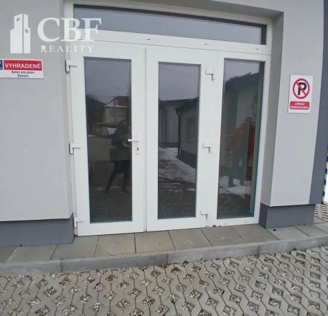 prenajom-priestoru-na-podnikanie-v-roznave-o-rozlohe-16-m2-big-1