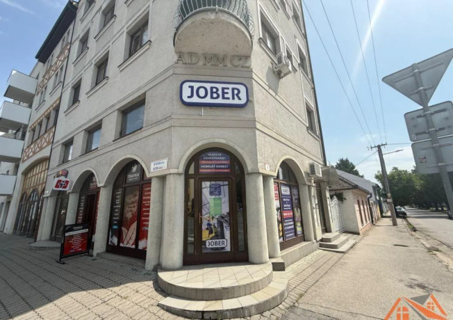 vyborna-lokalita-na-prenajom-obchodny-priestor-komarno-big-0