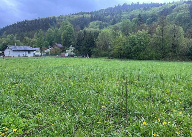 atraktivny-rovinaty-stavebny-pozemok-predmier-2751m2-big-3