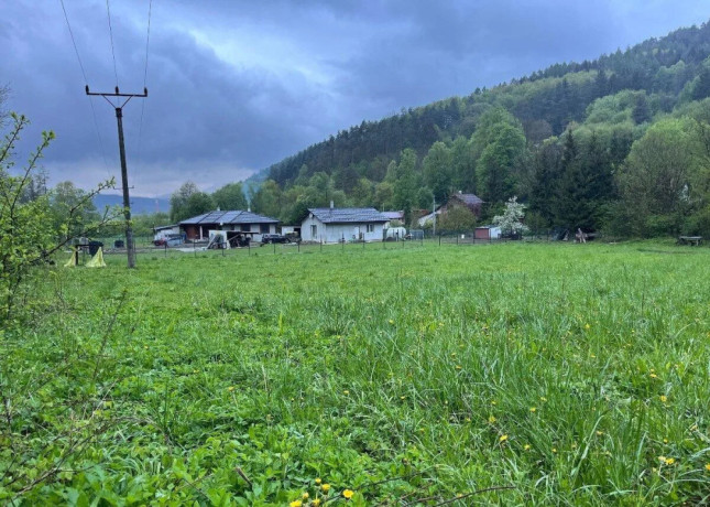 atraktivny-rovinaty-stavebny-pozemok-predmier-2751m2-big-1