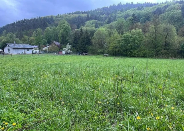 atraktivny-rovinaty-stavebny-pozemok-predmier-2751m2-big-3