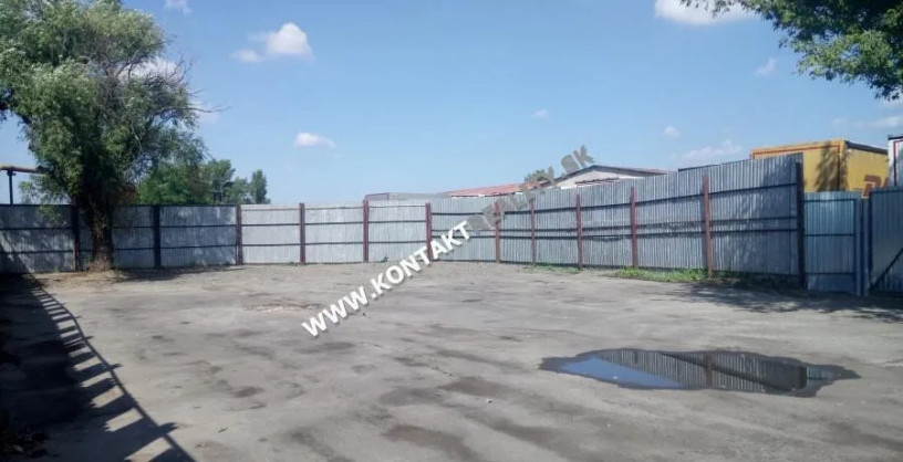 na-prenajom-oploteny-pozemok-704m2-big-1