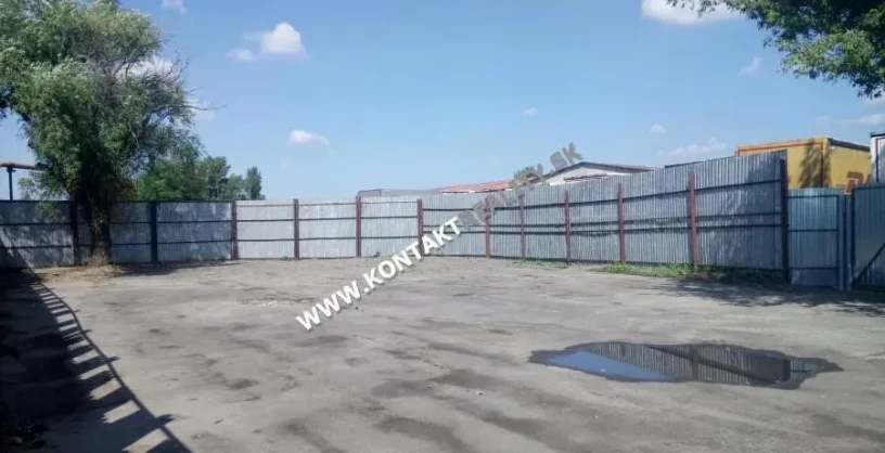 na-prenajom-oploteny-pozemok-704m2-big-1