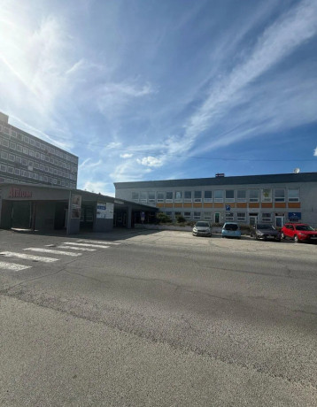 prenajom-parkovacie-miesta-pre-osobne-automobily-big-0