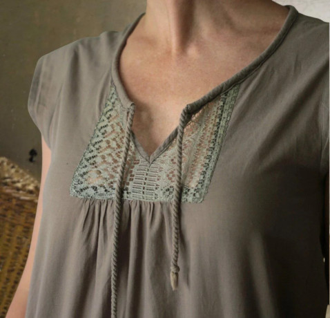 boho-khaki-bluzka-s-vysivkou-a-snurkami-100-bavlna-big-4
