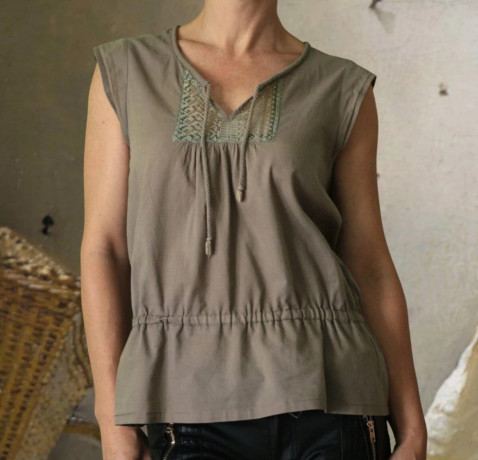 boho-khaki-bluzka-s-vysivkou-a-snurkami-100-bavlna-big-0